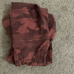 Lululemon red camo leggings size 6, 25’